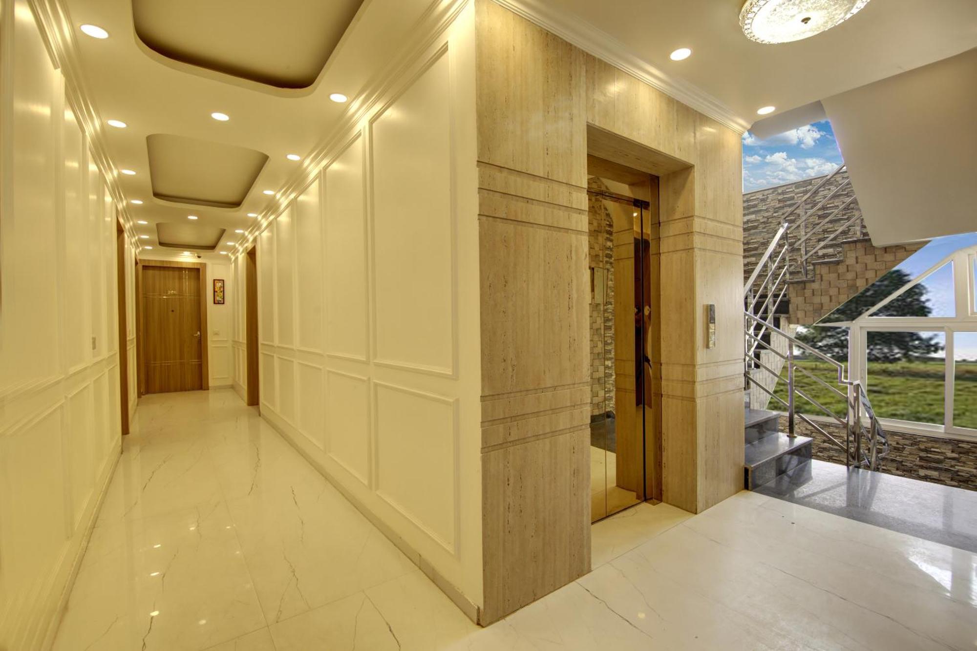 구르가온 Anandam Club House 아파트 호텔 외부 사진