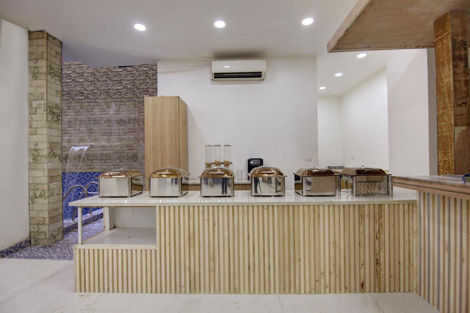 구르가온 Anandam Club House 아파트 호텔 외부 사진
