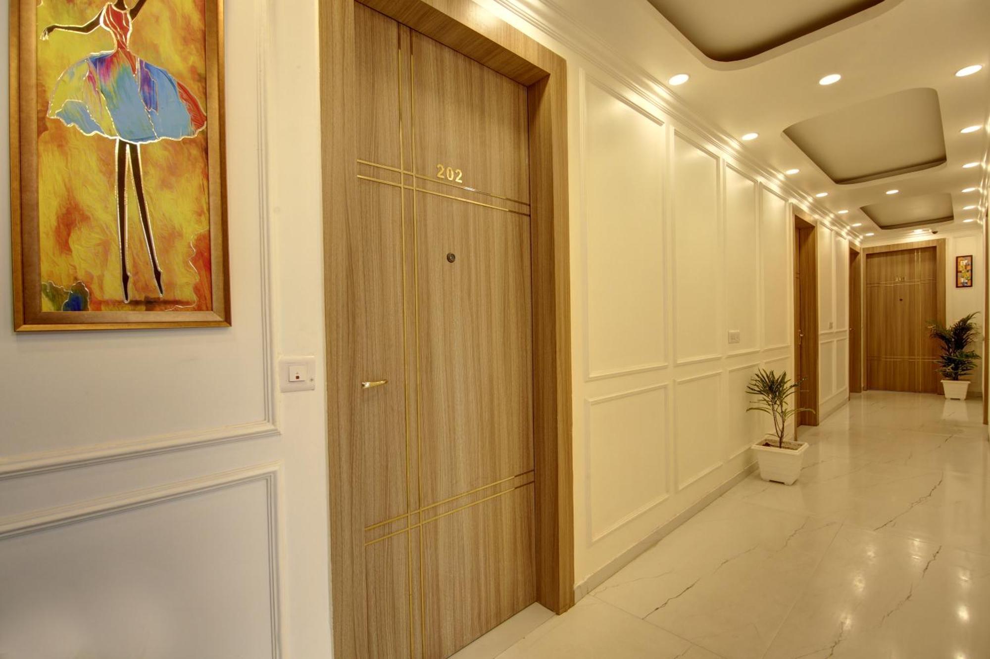 구르가온 Anandam Club House 아파트 호텔 외부 사진