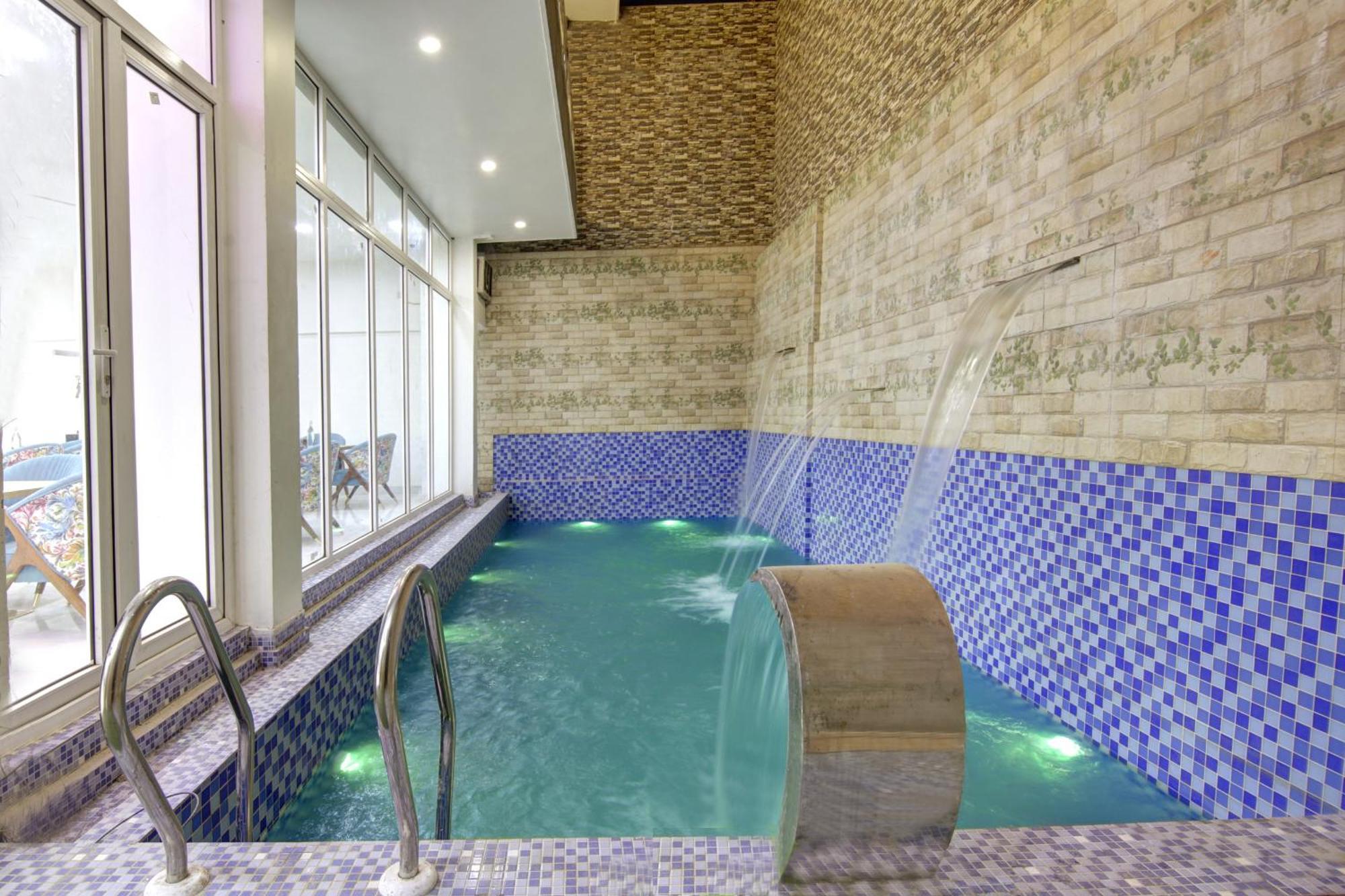 구르가온 Anandam Club House 아파트 호텔 외부 사진