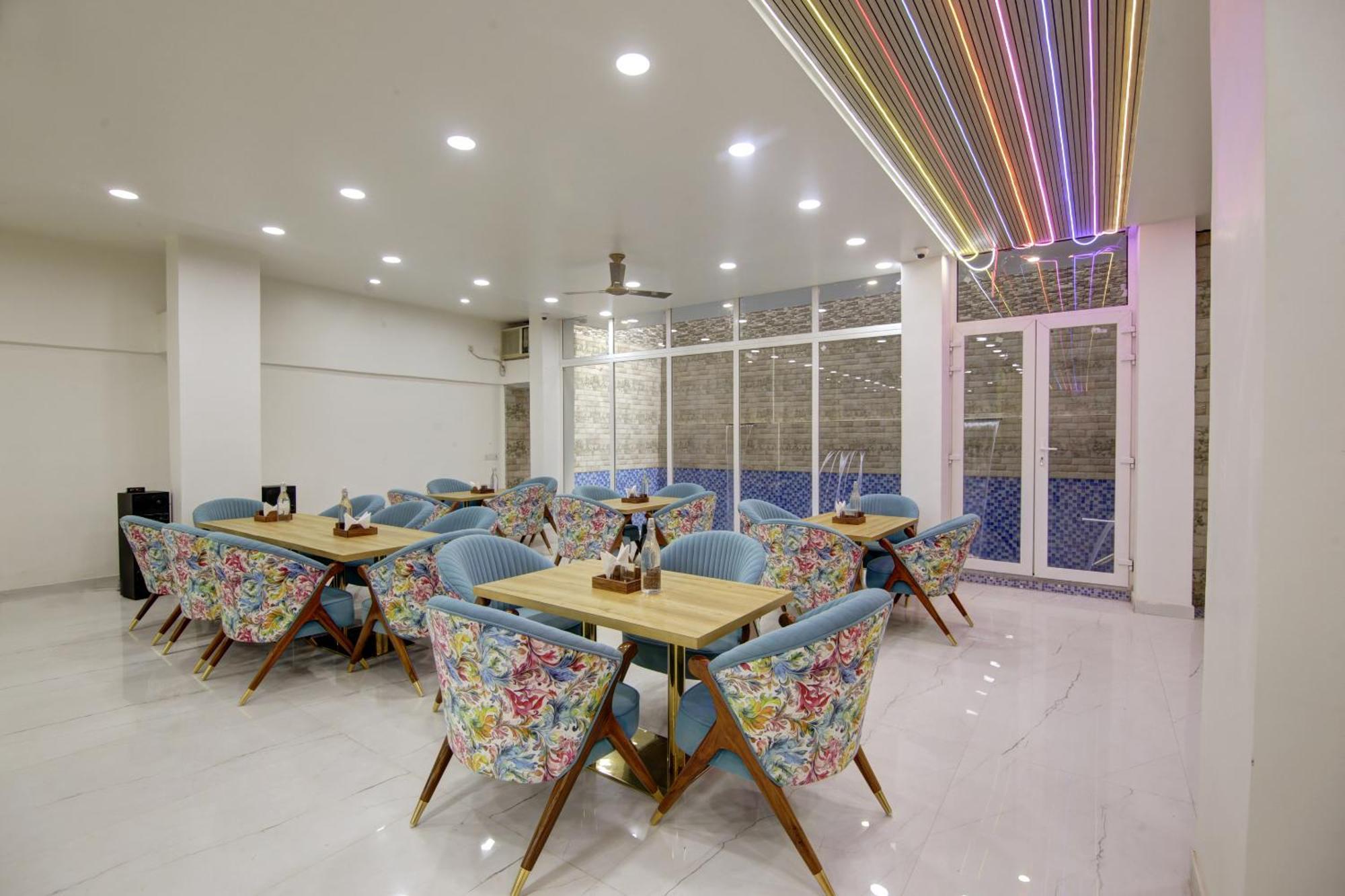 구르가온 Anandam Club House 아파트 호텔 외부 사진